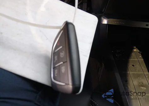 2024 Cadillac Lyriq Tech W/1Sa z USA, uszkodzony, nr VIN 1GYKPMRK6RZ104575